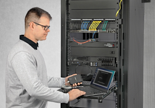 IT Pro using crash cart adapter on server