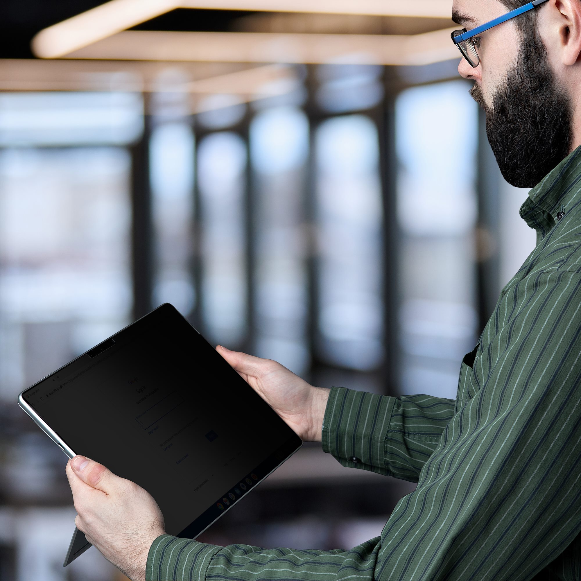 Surface Proスクリーンの視野角を制限することで、スクリーンの盗み見