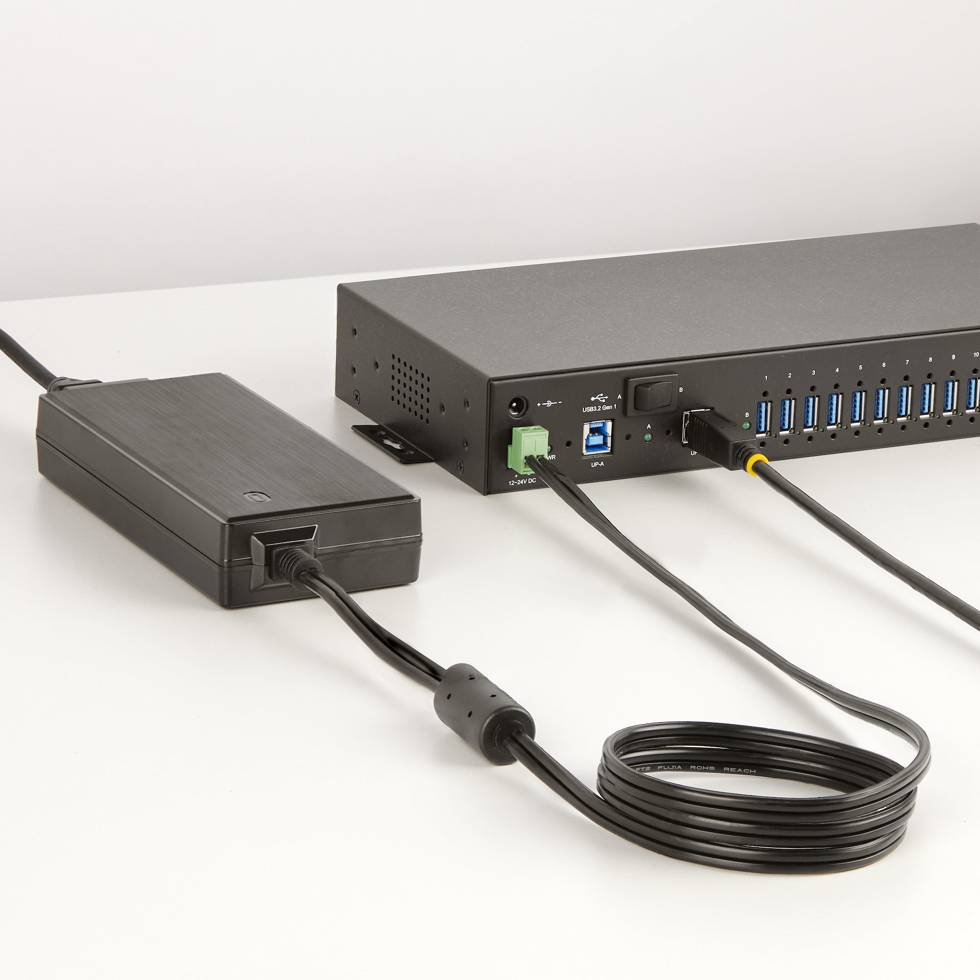 StarTech.com 16-Port Industrial USB 3.0 Hub/Switch 5Gbps, Metal, Mountable  - 5G16AINDS-USB-A-HUB - USB Hubs 