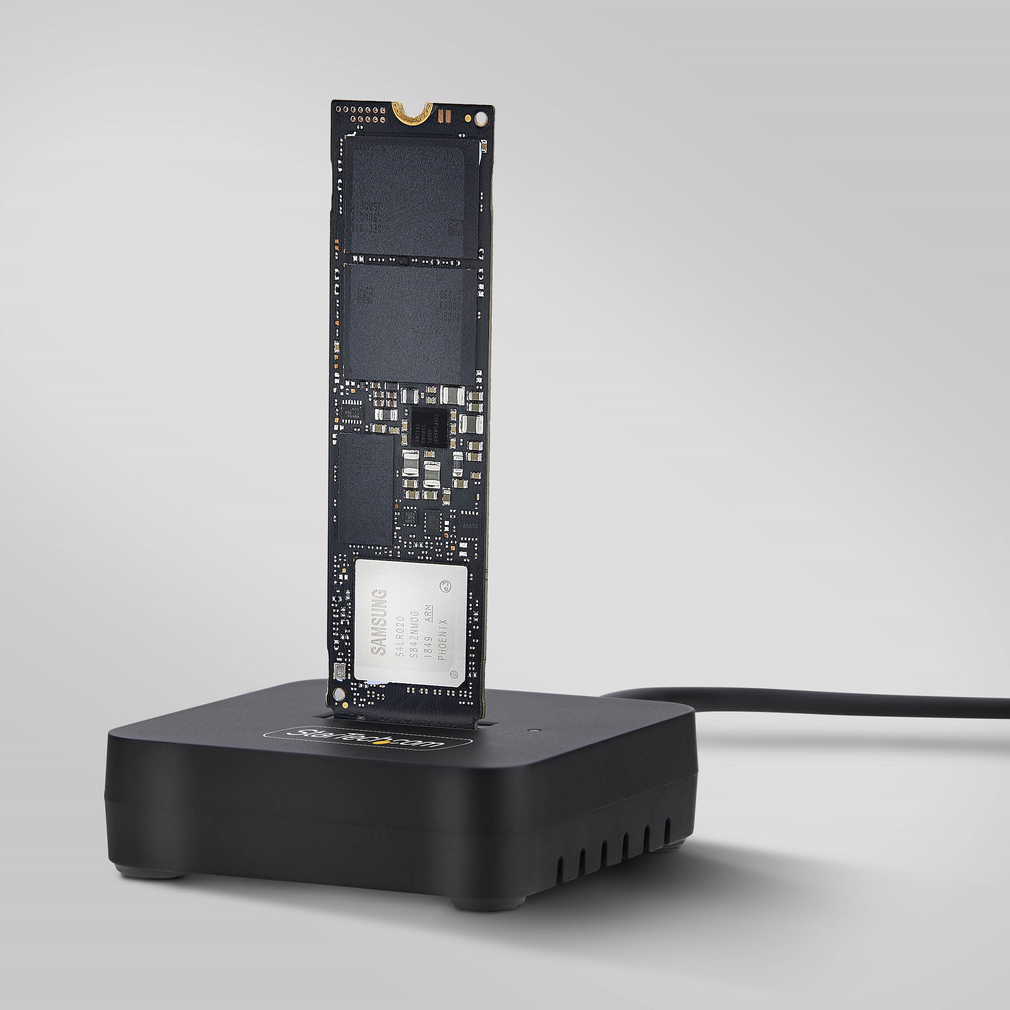 10Gbps USB接続による高速M.2 NVMeストレージアクセスに対応