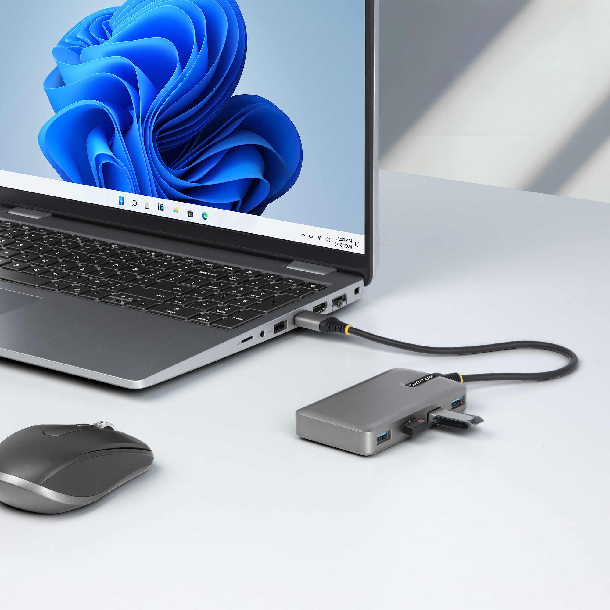 Hub USB 3.0, splitter USB a 4 porte per laptop, PC e desktop, adattatore USB multiporta portatile, espansore ad alta velocità per unità flash, stampanti, tastiere, hub USB per più dispositivi