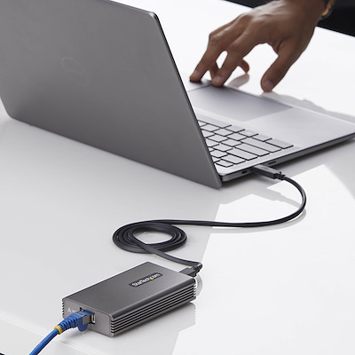USB4またはThunderbolt接続の10GbE対応LANアダプター。有線