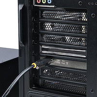 外付けPCI Express拡張ボックス。ホストPCIeスロットを使用して