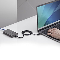 USB4またはThunderbolt接続の10GbE対応LANアダプター。有線